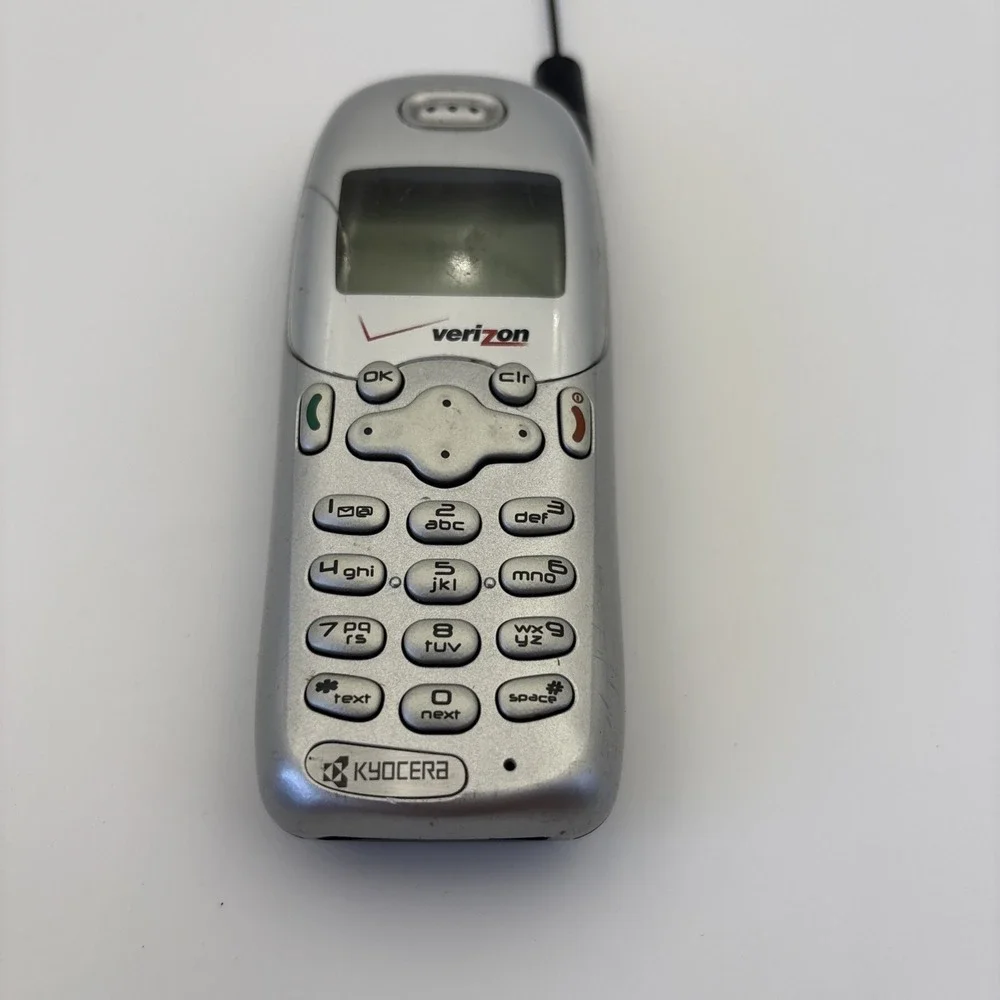 Kyocera 2325  - Verizon Cell Phone Silver Vintage Collector Phone - Not Battery